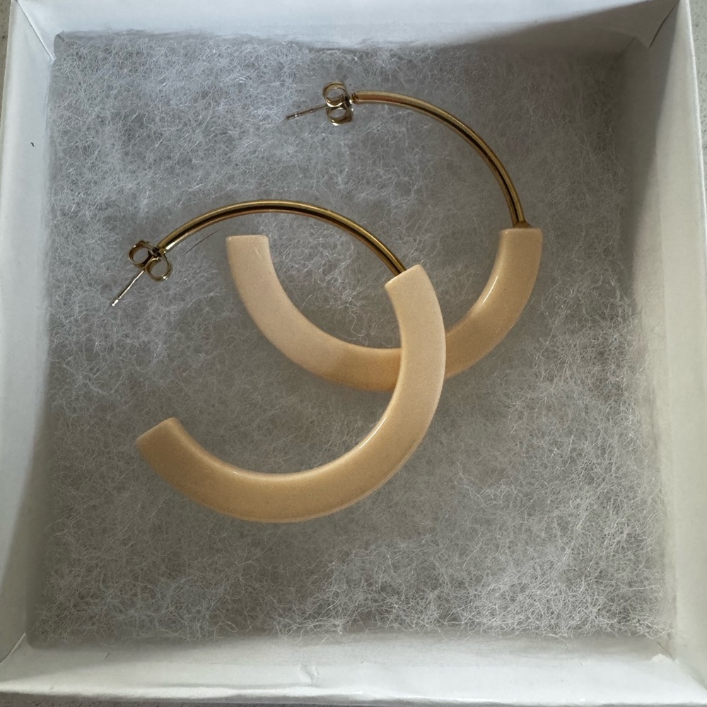 Chic Gold and Cream Hoop Earrings